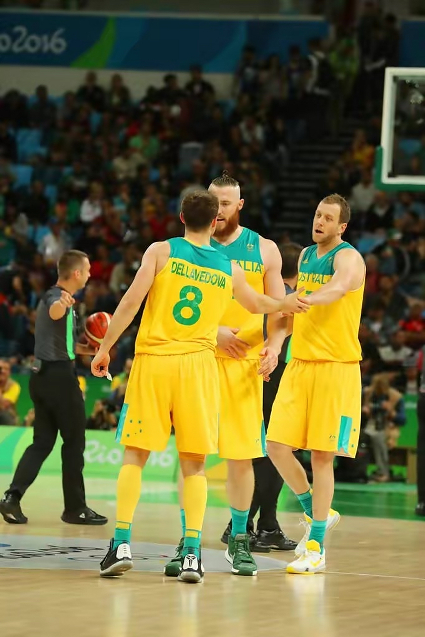 包含NBA季后赛倒计时，巴塞罗那转会期临场应变，细节引发关注，赛场秩序良好，年轻球员得到机会的词条